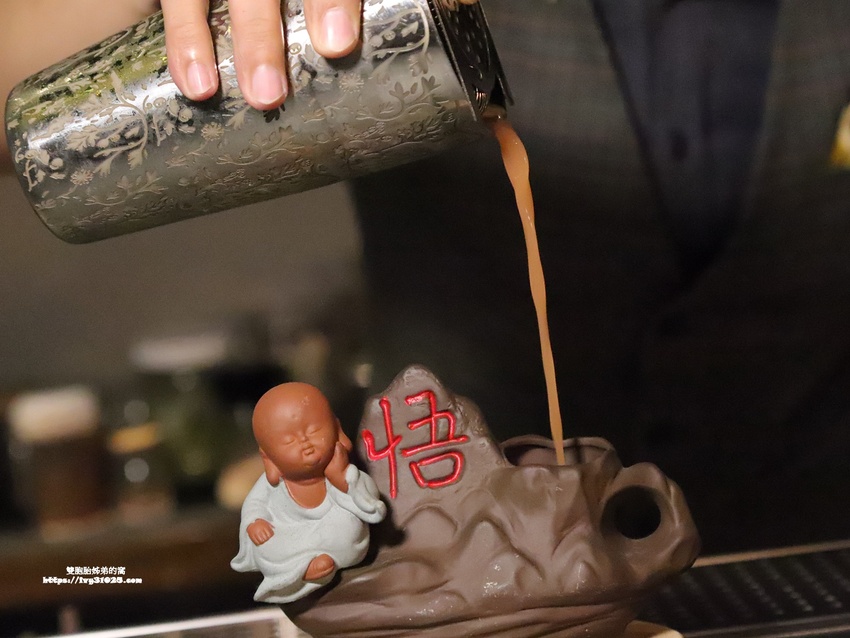 推薦高雄苓雅  晚餐宵夜 Urban Soul餐酒館․客製化的創意調酒 ․相聚小酌