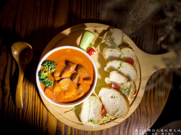 Urban Soul music bar：高雄苓雅︱Urban Soul酒吧．餐酒館　無懈可擊！超創意調酒與特色料理，讓夜晚更加璀璨！