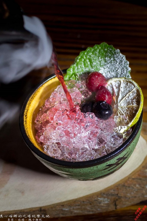 Urban Soul music bar：高雄苓雅︱Urban Soul酒吧．餐酒館　無懈可擊！超創意調酒與特色料理，讓夜晚更加璀璨！