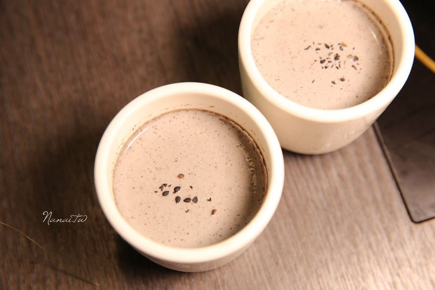 七品鍋物。超級蝦！比手掌還大的手臂蝦,完全是痛風鍋,20oz肉片吃到爽 - Nana愛旅行札記