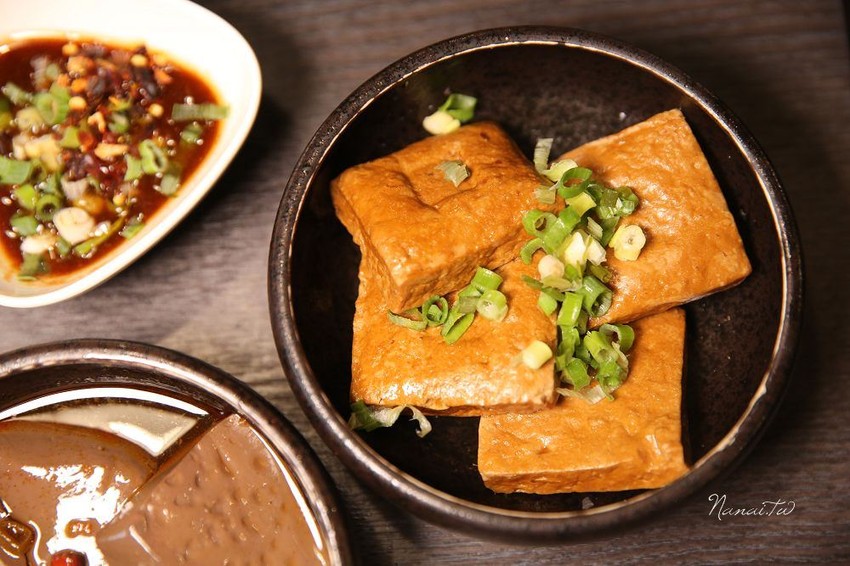 七品鍋物。超級蝦！比手掌還大的手臂蝦,完全是痛風鍋,20oz肉片吃到爽 - Nana愛旅行札記