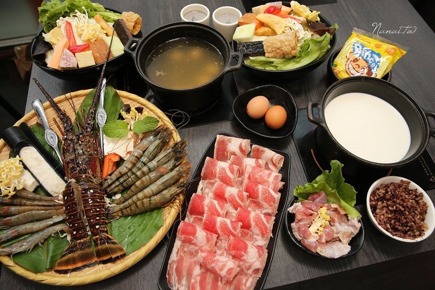 七品鍋物。超級蝦！比手掌還大的手臂蝦,完全是痛風鍋,20oz肉片吃到爽 - Nana愛旅行札記