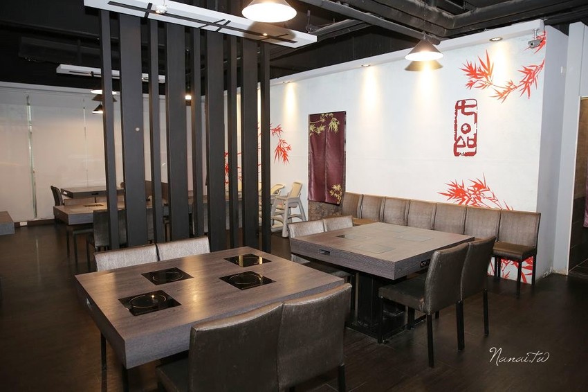 七品鍋物。超級蝦！比手掌還大的手臂蝦,完全是痛風鍋,20oz肉片吃到爽 - Nana愛旅行札記