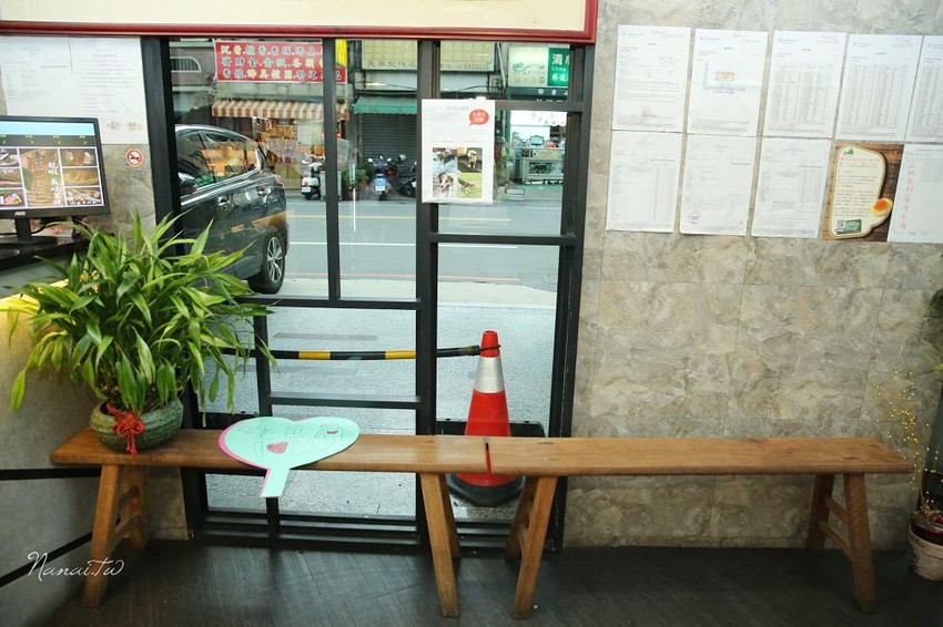 七品鍋物。超級蝦！比手掌還大的手臂蝦,完全是痛風鍋,20oz肉片吃到爽 - Nana愛旅行札記