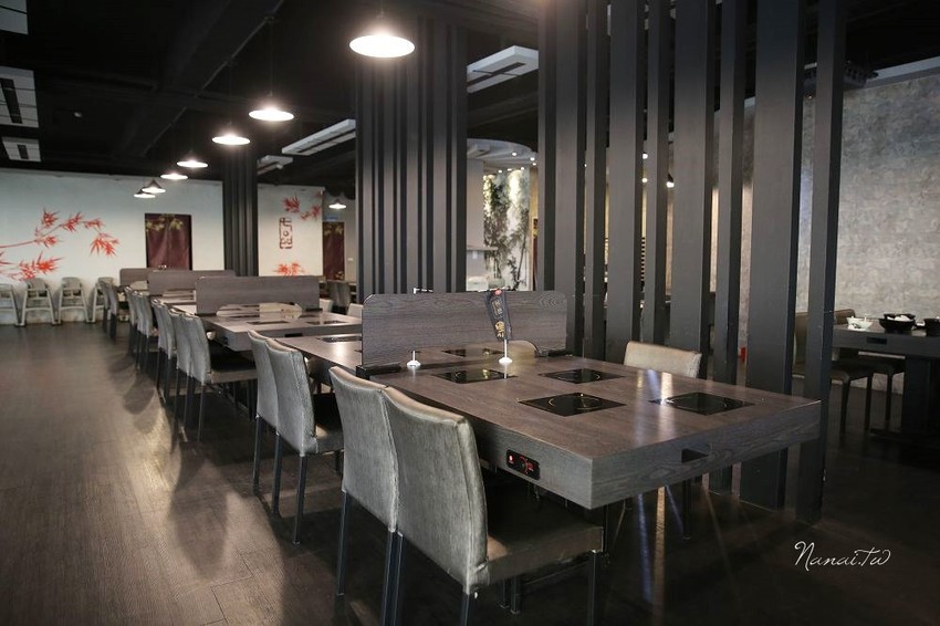 七品鍋物。超級蝦！比手掌還大的手臂蝦,完全是痛風鍋,20oz肉片吃到爽 - Nana愛旅行札記