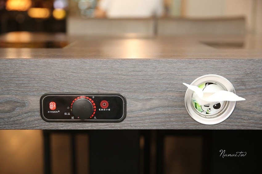 七品鍋物。超級蝦！比手掌還大的手臂蝦,完全是痛風鍋,20oz肉片吃到爽 - Nana愛旅行札記