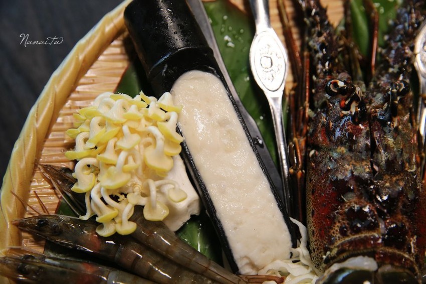 七品鍋物。超級蝦！比手掌還大的手臂蝦,完全是痛風鍋,20oz肉片吃到爽 - Nana愛旅行札記