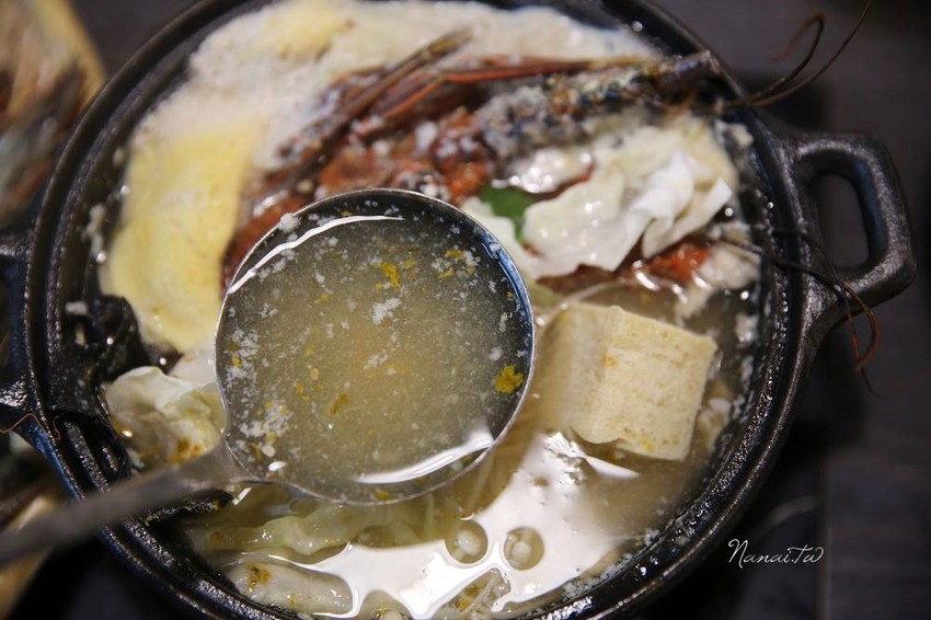 七品鍋物。超級蝦！比手掌還大的手臂蝦,完全是痛風鍋,20oz肉片吃到爽 - Nana愛旅行札記