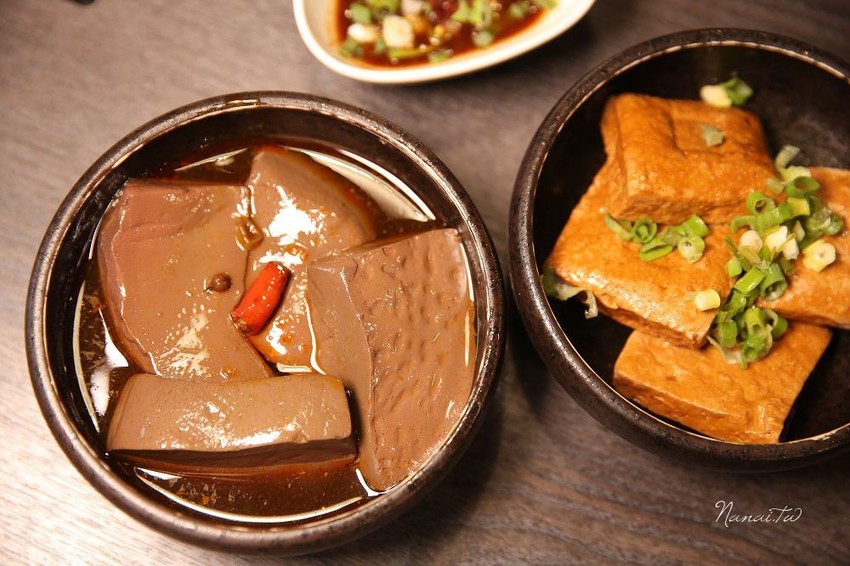 七品鍋物。超級蝦！比手掌還大的手臂蝦,完全是痛風鍋,20oz肉片吃到爽 - Nana愛旅行札記