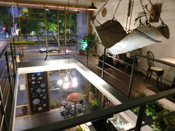 caffe le mani琢手咖啡：【內湖優質咖啡推薦】Caffè Le MANI 琢手咖啡~南洋咖哩佐麵包、芥末火腿巧巴達香濃順口~充滿異國情調的印尼曼特寧不但甘醇還帶有獨特迷人藥草香喔!