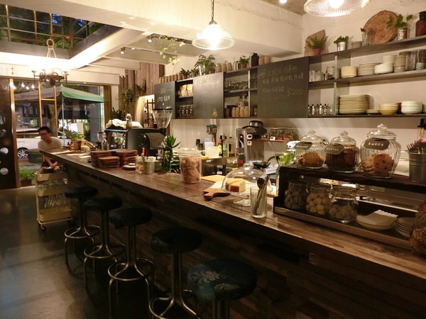 caffe le mani琢手咖啡：【內湖優質咖啡推薦】Caffè Le MANI 琢手咖啡~南洋咖哩佐麵包、芥末火腿巧巴達香濃順口~充滿異國情調的印尼曼特寧不但甘醇還帶有獨特迷人藥草香喔!