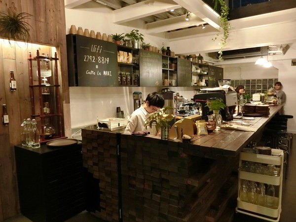 caffe le mani琢手咖啡：【內湖優質咖啡推薦】Caffè Le MANI 琢手咖啡~南洋咖哩佐麵包、芥末火腿巧巴達香濃順口~充滿異國情調的印尼曼特寧不但甘醇還帶有獨特迷人藥草香喔!