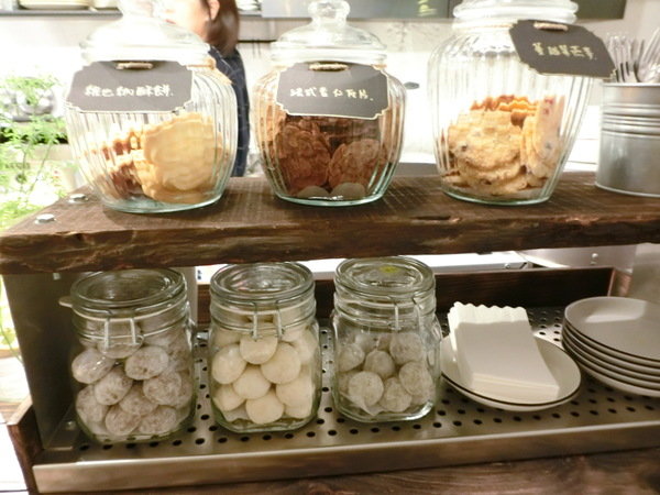 caffe le mani琢手咖啡：【內湖優質咖啡推薦】Caffè Le MANI 琢手咖啡~南洋咖哩佐麵包、芥末火腿巧巴達香濃順口~充滿異國情調的印尼曼特寧不但甘醇還帶有獨特迷人藥草香喔!