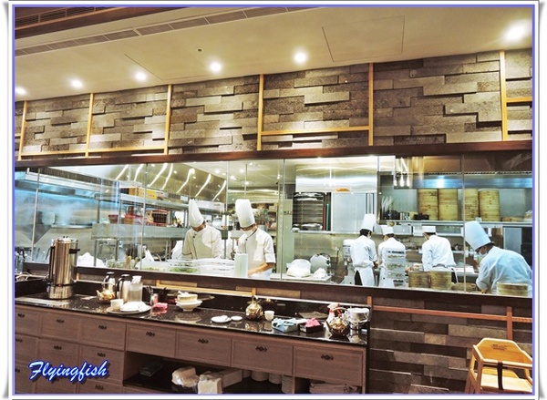 樂天皇朝(微風信義)：✜ 二訪讓人心情繽紛滴無敵美食和五星級服務-「樂天皇朝(微風信義店)」 (❁´◡`❁)