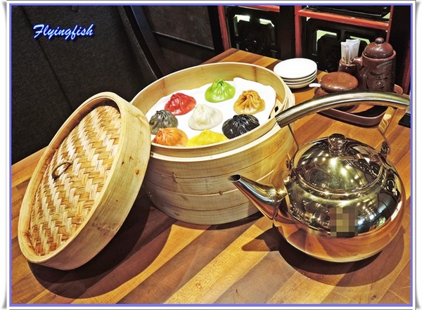 樂天皇朝(微風信義)：✜ 二訪讓人心情繽紛滴無敵美食和五星級服務-「樂天皇朝(微風信義店)」 (❁´◡`❁)