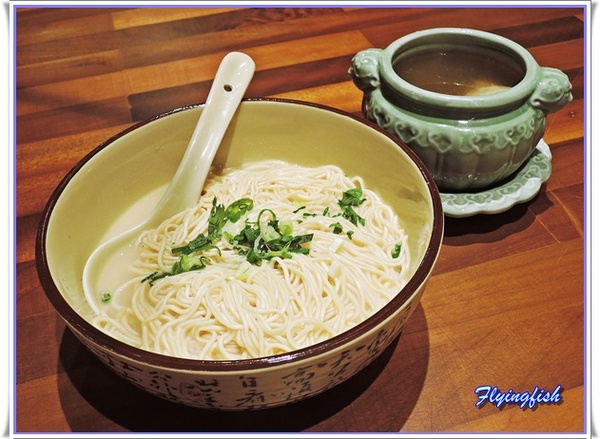 樂天皇朝(微風信義)：✜ 二訪讓人心情繽紛滴無敵美食和五星級服務-「樂天皇朝(微風信義店)」 (❁´◡`❁)