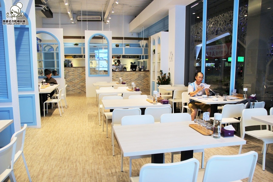 餐厅环境很柔和舒服,白天来别有一番清新感