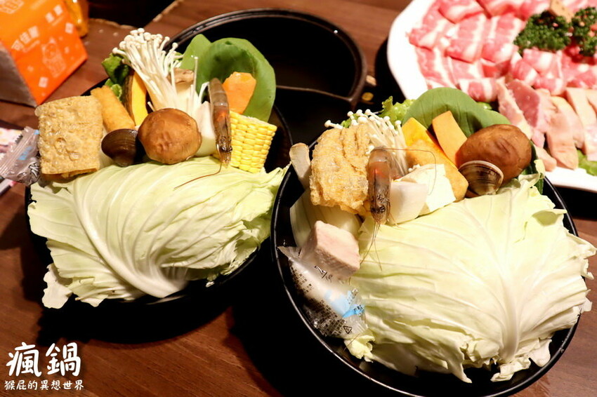 這間火烤兩吃肉盤超大CP值高,瘋寶箱龍蝦海陸鍋超有創意開鍋送戒指,自助吧通通吃到飽,壽星有送生日禮物,貓咪機器人送餐很酷