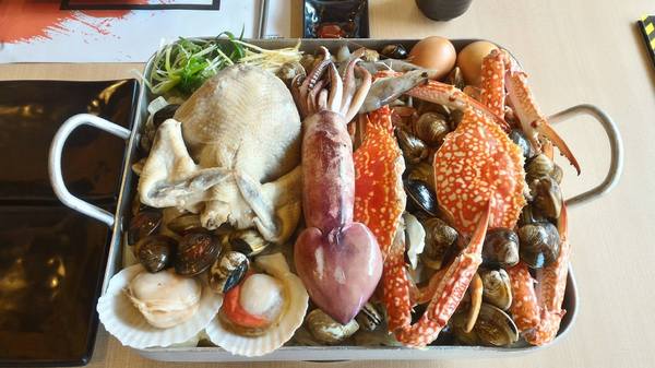 OMAYA春川炒雞(嘉義新生店)：一隻雞貝殼蒸-OMAYA春川炒雞(新生店)  嘉義東區韓式料理 是海鮮盆的升級版  有機會一定要試試