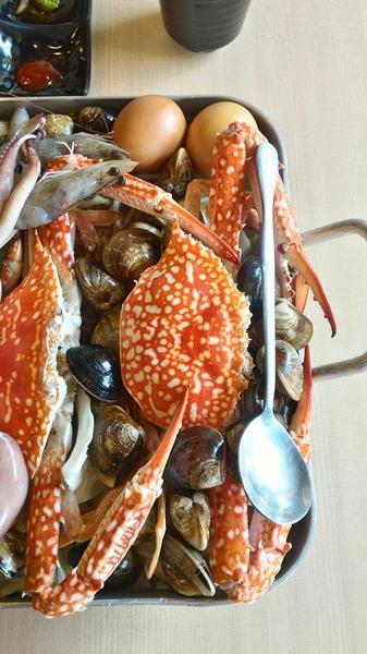 OMAYA春川炒雞(嘉義新生店)：一隻雞貝殼蒸-OMAYA春川炒雞(新生店)  嘉義東區韓式料理 是海鮮盆的升級版  有機會一定要試試