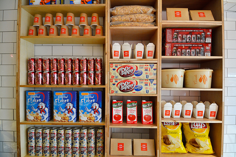 台北早午餐推薦:YumYum Deli 炸排骨乳酪三明治,蒜苗香腸起士薯條,東區捷運忠孝敦化站美食