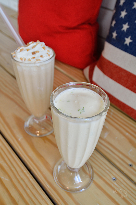 台北早午餐推薦:YumYum Deli 炸排骨乳酪三明治,蒜苗香腸起士薯條,東區捷運忠孝敦化站美食