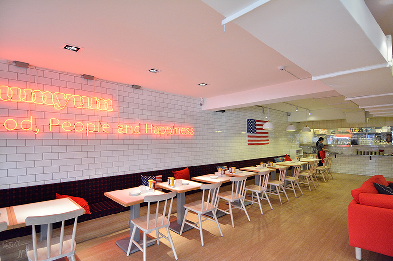 台北早午餐推薦:YumYum Deli 炸排骨乳酪三明治,蒜苗香腸起士薯條,東區捷運忠孝敦化站美食