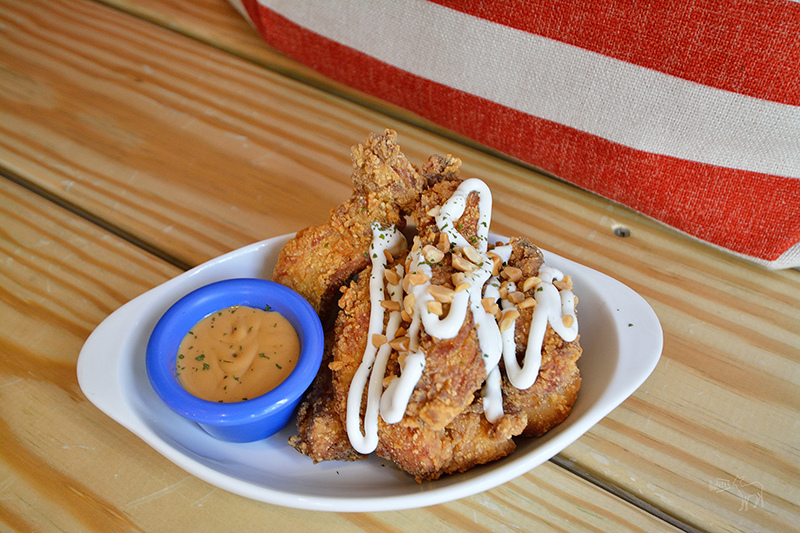 台北早午餐推薦:YumYum Deli 炸排骨乳酪三明治,蒜苗香腸起士薯條,東區捷運忠孝敦化站美食