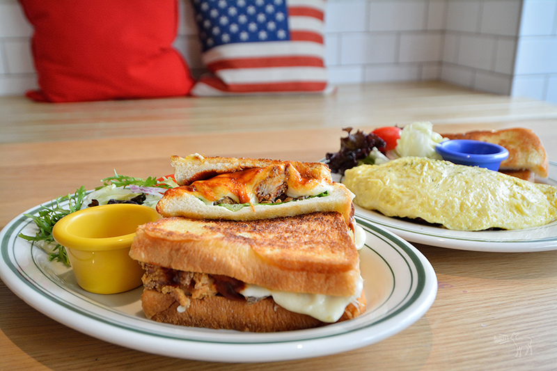 台北早午餐推薦:YumYum Deli 炸排骨乳酪三明治,蒜苗香腸起士薯條,東區捷運忠孝敦化站美食