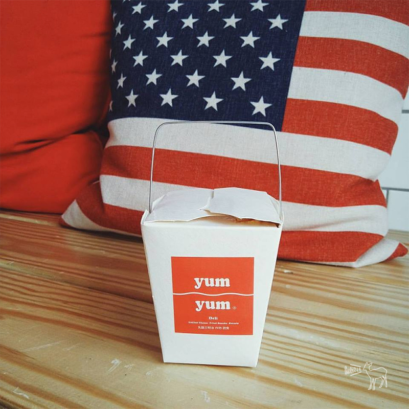 台北早午餐推薦:YumYum Deli 炸排骨乳酪三明治,蒜苗香腸起士薯條,東區捷運忠孝敦化站美食