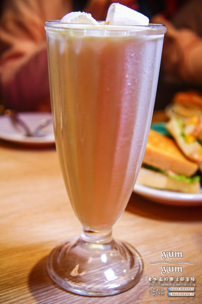 YumYum Deli 三明治專賣 美式餐廳│北捷/忠孝敦化站(台北東區216巷最夯美式甜食店，甜點不只是甜點，螞蟻人必來；2015年11月新開店)