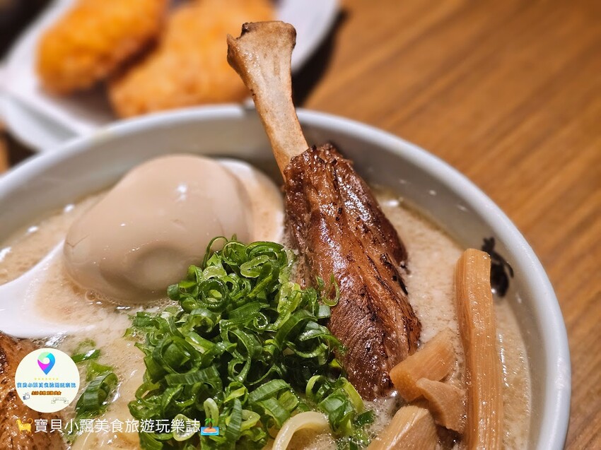 高雄市左營區[食]高雄 麵屋武藏 武骨 豚骨、魚介混合雙湯頭，濃郁不油膩 除了傳統的湯麵外，也有沾麵可供選擇喔~