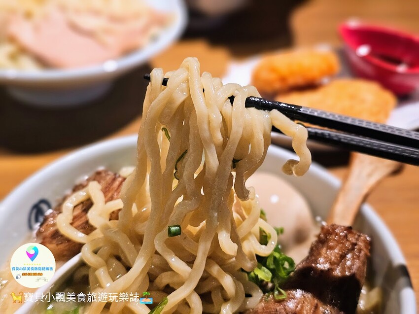 高雄市左營區[食]高雄 麵屋武藏 武骨 豚骨、魚介混合雙湯頭，濃郁不油膩 除了傳統的湯麵外，也有沾麵可供選擇喔~