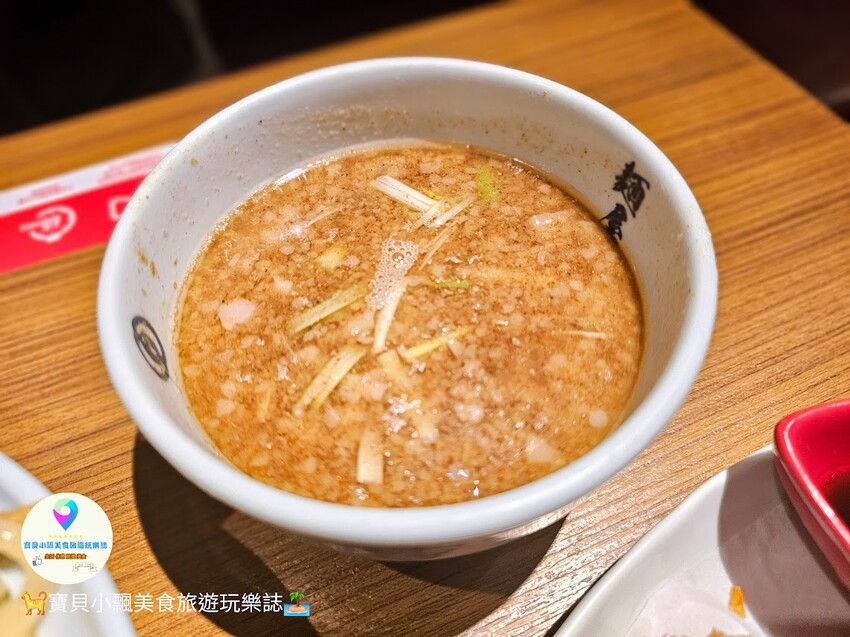 高雄市左營區[食]高雄 麵屋武藏 武骨 豚骨、魚介混合雙湯頭，濃郁不油膩 除了傳統的湯麵外，也有沾麵可供選擇喔~