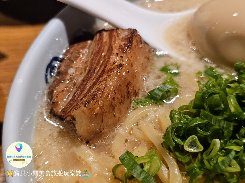 高雄市左營區[食]高雄 麵屋武藏 武骨 豚骨、魚介混合雙湯頭，濃郁不油膩 除了傳統的湯麵外，也有沾麵可供選擇喔~