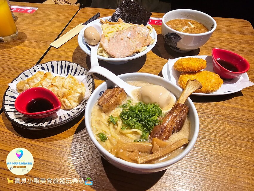 高雄市左營區[食]高雄 麵屋武藏 武骨 豚骨、魚介混合雙湯頭，濃郁不油膩 除了傳統的湯麵外，也有沾麵可供選擇喔~