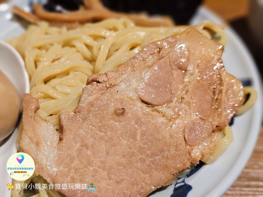 高雄市左營區[食]高雄 麵屋武藏 武骨 豚骨、魚介混合雙湯頭，濃郁不油膩 除了傳統的湯麵外，也有沾麵可供選擇喔~