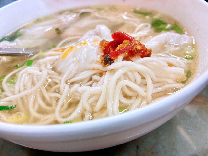 台北市萬華區龍山寺美食推薦 萬華傳承50年在地好味道 好味老店珍珠餛飩創始店 手工現包 觀光客必吃美食