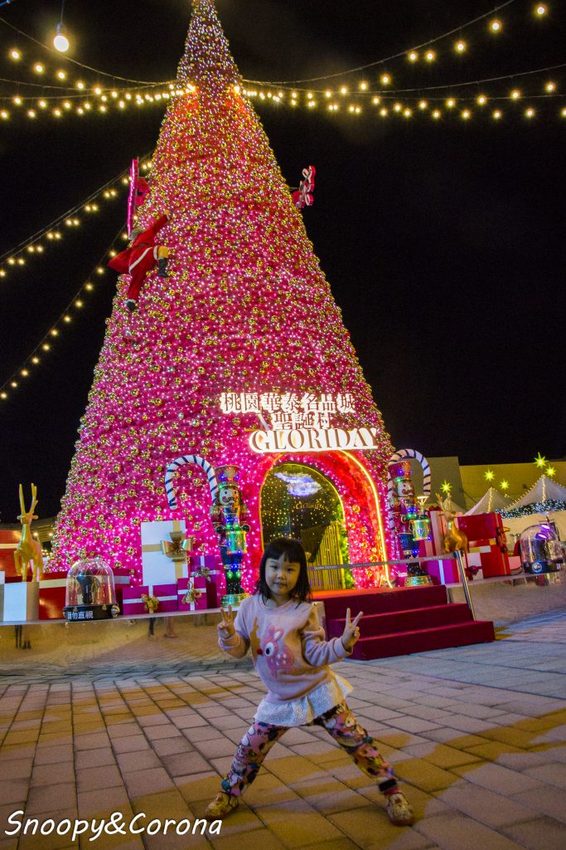 【活動．桃園】華泰名品城聖誕村～穿越的18米華麗聖誕樹、聖誕市集，整點還會浪漫飄雪