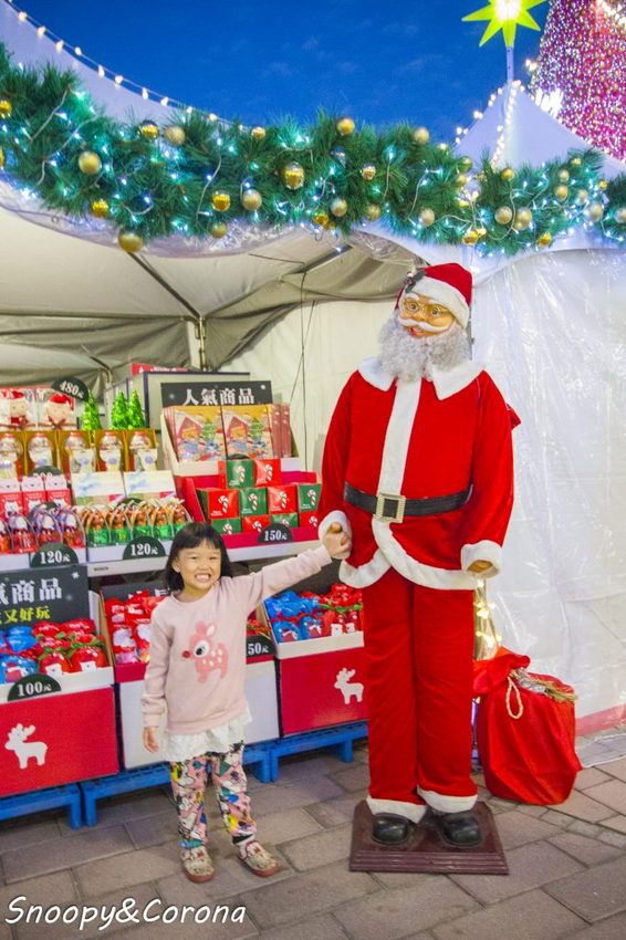 【活動．桃園】華泰名品城聖誕村～穿越的18米華麗聖誕樹、聖誕市集，整點還會浪漫飄雪