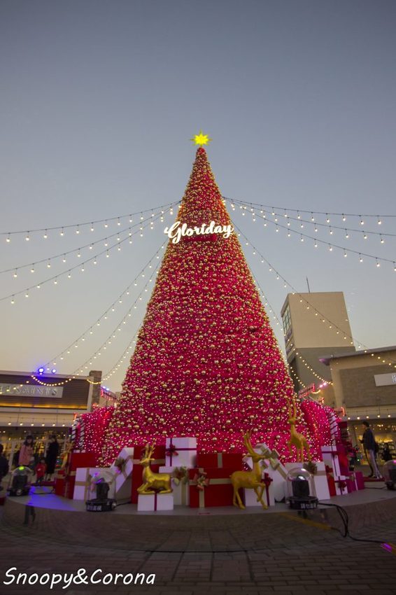 【活動．桃園】華泰名品城聖誕村～穿越的18米華麗聖誕樹、聖誕市集，整點還會浪漫飄雪