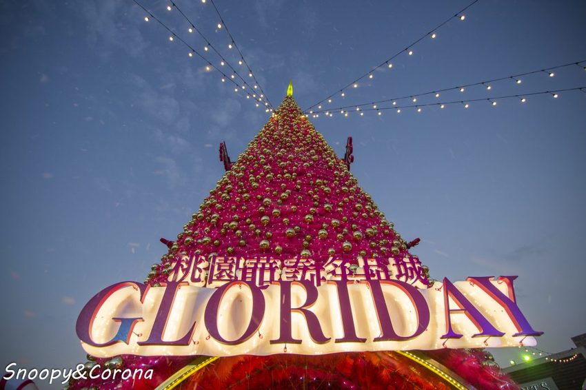 【活動．桃園】華泰名品城聖誕村～穿越的18米華麗聖誕樹、聖誕市集，整點還會浪漫飄雪