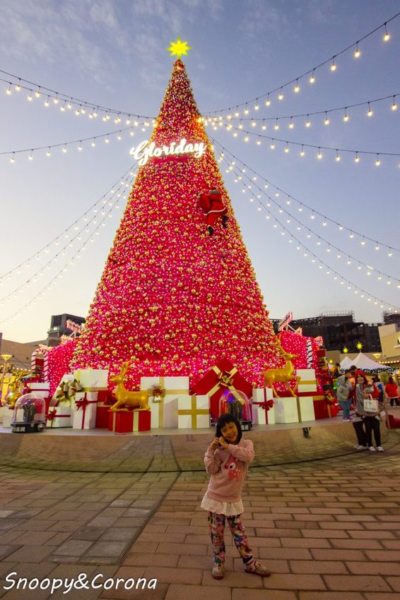 【活動．桃園】華泰名品城聖誕村～穿越的18米華麗聖誕樹、聖誕市集，整點還會浪漫飄雪