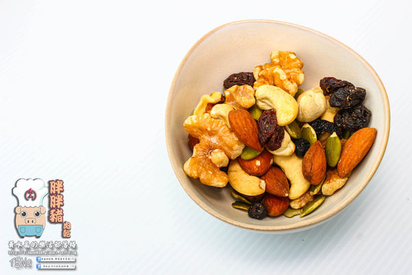 胖胖豬(肉鬆、肉乾、堅果)│台中市/南屯區(一級棒的肉製品，蔬果入肉鬆調味；口感加分、健康也加分，極厚與極薄的對決)