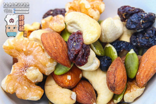 胖胖豬(肉鬆、肉乾、堅果)│台中市/南屯區(一級棒的肉製品，蔬果入肉鬆調味；口感加分、健康也加分，極厚與極薄的對決)