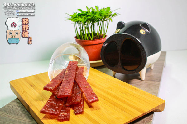 胖胖豬(肉鬆、肉乾、堅果)│台中市/南屯區(一級棒的肉製品，蔬果入肉鬆調味；口感加分、健康也加分，極厚與極薄的對決)