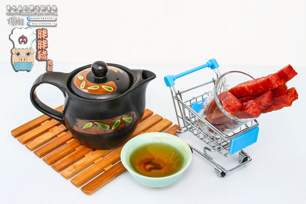 胖胖豬(肉鬆、肉乾、堅果)│台中市/南屯區(一級棒的肉製品，蔬果入肉鬆調味；口感加分、健康也加分，極厚與極薄的對決)