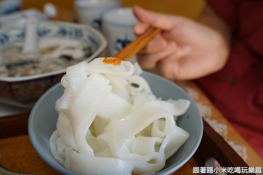 艷麗南洋鹹甜食。南洋道地口味巴東牛肉薑黃雞.娘惹糕- 跟著踢小米吃喝玩樂趣