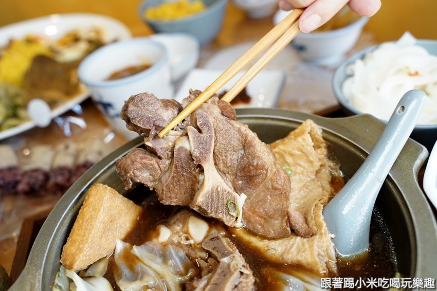 艷麗南洋鹹甜食。南洋道地口味巴東牛肉薑黃雞.娘惹糕- 跟著踢小米吃喝玩樂趣