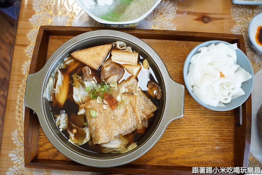 艷麗南洋鹹甜食。南洋道地口味巴東牛肉薑黃雞.娘惹糕- 跟著踢小米吃喝玩樂趣